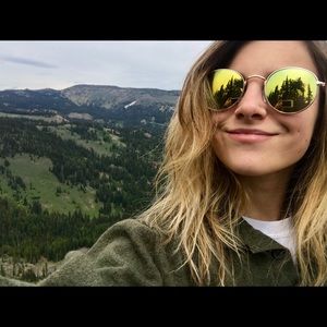 Meet your Posher, Hayley